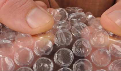 বাবল র‍্যাপ দেখলেই ফাটাতে ইচ্ছে করে? জানুন সাধারণ এই অভ্যাসের পিছনে লুকিয়ে থাকা অসাধারণ স্বাস্থ্যগুণ!