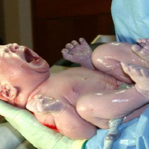 জন্মের পরেই শিশুর কান্না কেন জরুরি? জানুন এক ফালি কান্নার আড়ালে লুকিয়ে থাকা জীবনের রহস্য!