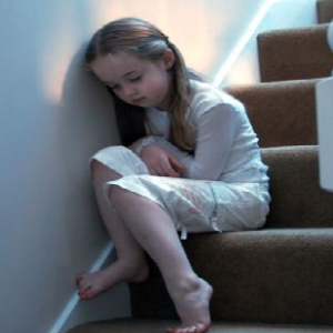 হাসিখুশি শিশুটিও কি তলে তলে ডিপ্রেশনের শিকার? বাবা-মায়েরা এই ৫টি লক্ষণ চিনে রাখুন এখনই!