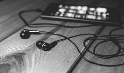 প্রেমিকার মতোই যত্ন চান? প্রিয় হেডফোনটি দীর্ঘদিন টিকিয়ে রাখতে মেনে চলুন এই ৫টি টিপস!