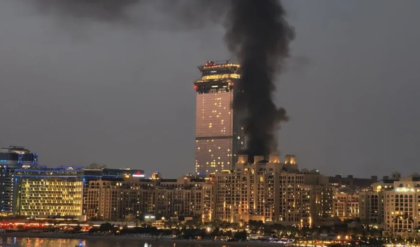 ইরান যুদ্ধের আবহে দুবাইয়ে শক্তিশালী বিস্ফোরণ! কেঁপে উঠল বহুতল, আকাশে বিশাল ধোঁয়া