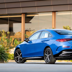 কলকাতা থেকে সরাসরি প্রয়াগরাজ! ৭৯২ কিমি রেঞ্জ নিয়ে বাজারে মার্সিডিজের নতুন ইলেকট্রিক দানব