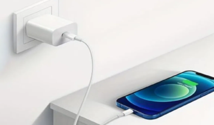 মোবাইল চার্জ দেওয়ার সময় এই ভুলগুলো করছেন? জেনে নিন বিস্ফোরণের ঝুঁকি এড়ানোর উপায়!