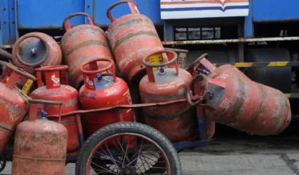 গ্যাস সঙ্কটে স্তব্ধ জনজীবন! ঝাঁপ বন্ধের মুখে কলকাতার বিখ্যাত ডেকার্স লেন