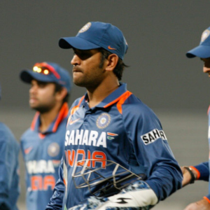 ধোনির চক্রান্তেই শেষ যুবরাজের ক্যারিয়ার? যোগরাজের বিস্ফোরক অভিযোগের জবাব দিলেন সন্দীপ পাতিল