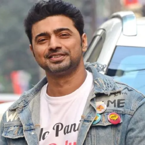 ‘পারমিশন নয়, ইনফর্ম করব’! দাদাগিরির বিরুদ্ধে রুখে দাঁড়িয়ে ইন্ডাস্ট্রির অন্দরে তোলপাড় ফেললেন দেব