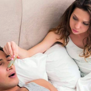 রাতে নাক ডাকে সঙ্গীর ঘুম কেড়ে নিচ্ছেন? আজই মুক্তি পান এই সহজ উপায়ে!