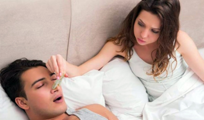 রাতে নাক ডাকে সঙ্গীর ঘুম কেড়ে নিচ্ছেন? আজই মুক্তি পান এই সহজ উপায়ে!