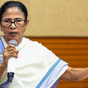 ‘বাঙালি ও হিন্দু বিদ্বেষী’! প্যানেল ছাড়াই অফিসার নিয়োগ নিয়ে বিস্ফোরক মমতা বন্দ্যোপাধ্যায়