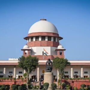 ‘অন্য কোথাও ঝঞ্ঝাট নেই, শুধু বাংলাতেই কেন?’ SIR মামলায় নজিরবিহীন মন্তব্য সুপ্রিম কোর্টের