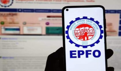পিএফ তুলতে আর লাগবে না আবেদন, পকেটে আসবে এটিএম কার্ড! আপনার জমানো পেনশনে কি কোপ পড়বে?