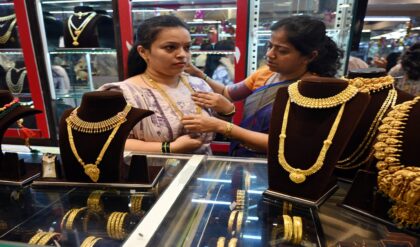 বিশ্বের ধনী দেশগুলোর ভাণ্ডার একদিকে, আর ভারতীয়দের ঘরের সোনা অন্যদিকে! রেকর্ড ভাঙল দেশের গৃহস্থরা