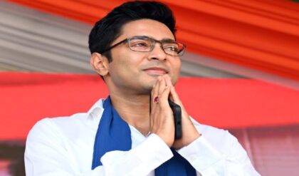 ‘যে যে ভাষা বোঝেন, অভিষেক সেই ভাষাতেই জবাব দেবে!’ পটাশপুর-ভগবানপুরে দাঁড়িয়ে নাম না করে কাকে বিঁধলেন অভিষেক?