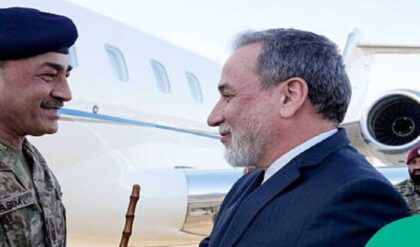 আমেরিকার ‘দাদাগিরি’ আর নয়! ইসলামাবাদে বৈঠক কি থামাতে পারবে ইরান-আমেরিকা যুদ্ধ? ড্রাগনকেও বাগে আনলেন ট্রাম্প!