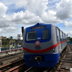 অফিস টাইমে চরম দুর্ভোগ! কলকাতা মেট্রোর চাকা থমকাল জয় হিন্দ স্টেশনে, লাইনে দীর্ঘ জট!