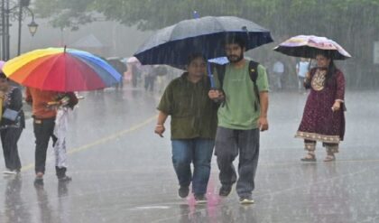 হিটওয়েভ থেকে মিলবে মুক্তি! ঝমঝমিয়ে বৃষ্টি নামবে দক্ষিণবঙ্গে, রবিবারের আগে আবহাওয়ায় বড় চমক