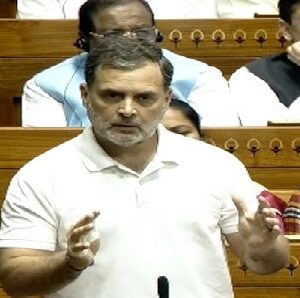 দক্ষিণ ভারত ও ছোট রাজ্যগুলোর ক্ষমতা কি কেড়ে নিচ্ছে কেন্দ্র? সংসদের ভেতরেই তোপ দাগলেন রাহুল