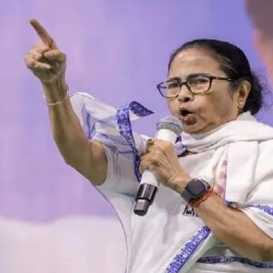 ভোটের মুখে তিলোত্তমায় এজেন্সির ‘সুনামি’! দেবাশিস কুমার থেকে প্রস্তাবক মিরাজ শাহ— আয়কর হানায় ফুঁসছেন মমতা