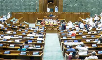 আসন বাড়ছে না লোকসভার! ম্যাজিক ফিগার ছুঁতে ব্যর্থ কেন্দ্র, কী হবে মহিলা সংরক্ষণের ভবিষ্যৎ?