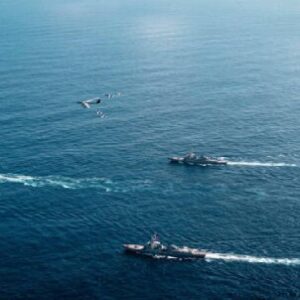 ১০ দিনের শান্তিতেই নরম তেহরান? ট্রাম্পের দূতিয়ালিতে খুলল বিশ্বের ব্যস্ততম জলপথ