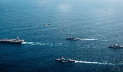 ১০ দিনের শান্তিতেই নরম তেহরান? ট্রাম্পের দূতিয়ালিতে খুলল বিশ্বের ব্যস্ততম জলপথ