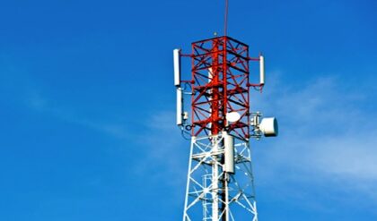 বিয়ের প্রতিশ্রুতি দিয়ে লভ ম্যারেজ থেকে পিছুটান? ট্রাফিক ইন্সপেক্টরের বিরুদ্ধে টাওয়ারে চড়ে প্রতিবাদ প্রেমিকার