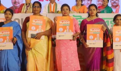 “মাসে ৩০০০ টাকার টোপ!”-ভোট দিলেই একাউন্টে আসবে টাকা? বিজেপির ক্যাম্প ঘিরে ধুন্ধুমার