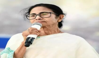 “বাংলাকে টার্গেট করলে দিল্লিকে টার্গেট করব”, মোদী সরকারকে বিনাশের ডাক মমতার! তোলপাড় রাজ্য রাজনীতি