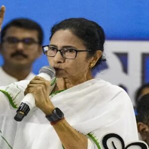 ভোটের আগেই কি প্রশাসনিক ‘লকডাউন’? ৫০০ অফিসার সরানোয় বিস্ফোরক মমতা, দিলেন বড় ঘোষণা!