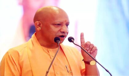 বিজেপি এলে বন্ধ হবে গোহত্যা ও লাভ-জিহাদ! উত্তরপ্রদেশ মডেলের প্রতিশ্রুতি দিয়ে কোচবিহারে গর্জন যোগীর