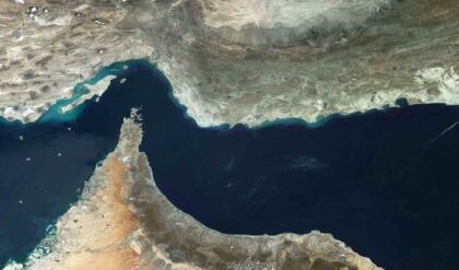 আবারও সংকটে বিশ্ববাজার! আমেরিকার নৌ-অবরোধের পাল্টায় হরমুজ প্রণালী রুখে দিল ইরান, ঘনিয়ে আসছে বড় বিপদ