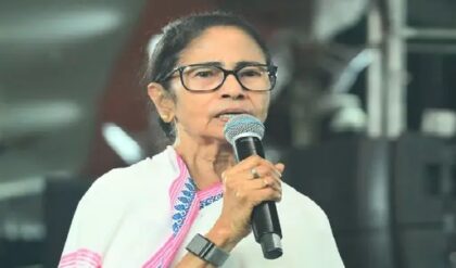 মনোনয়ন না তুললে সোজা বিদায়! মুর্শিদাবাদে নিজের দলেরই নেতার ওপর ফেটে পড়লেন তৃণমূল নেত্রী!