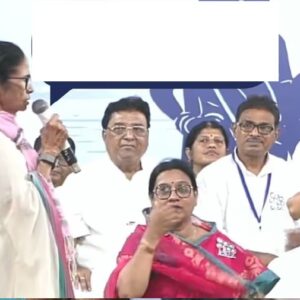 ‘আমার জীবনেও ভুল হয়েছে’, লাভলির হয়ে কেন এমন মন্তব্য মমতার? সোনারপুরের সভা থেকে বড় বার্তা