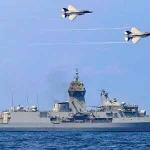 আমেরিকার ওপর চটে ফের ‘দরজা’ বন্ধ করল ইরান! মাঝসমুদ্রে মাঝপথ থেকে ফিরে এল শত শত জাহাজ