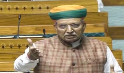 বিহারে মদ্যপান থেকে আসন পুনর্বিন্যাস— সম্রাট চৌধুরীকে নিয়ে এ কী বললেন লালু-পুত্র? তোলপাড় রাজনীতি