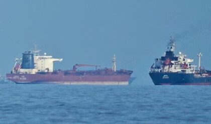 ২০ লক্ষ ব্যারেল তেল নিয়ে ফিরতে বাধ্য হলো ভারতীয় সুপারট্যাঙ্কার! ইরানের অতর্কিত হামলায় উত্তাল বিশ্ব রাজনীতি