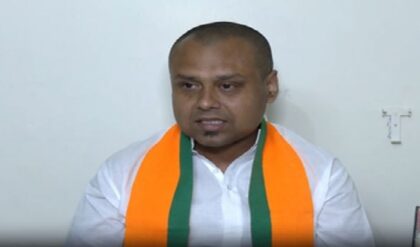 তৃণমূলের তোষণ বনাম বিজেপির নিরাপত্তা! ব্যারাকপুরের মুসলিম ভোটব্যাঙ্ক নিয়ে কৌস্তভ-রাজ দ্বৈরথ তুঙ্গে!