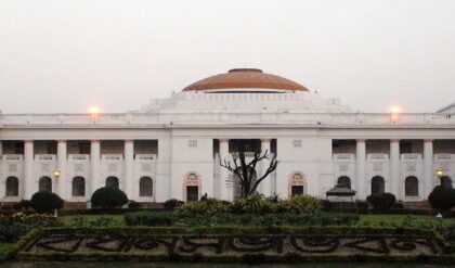 হিন্দি নয়, ইংরেজি ‘H’ আকৃতির এই ভবনেই লেখা হয়েছিল বাঙালির ভাগ্য! জানুন বঙ্গ বিধানসভার অজানা ইতিহাস