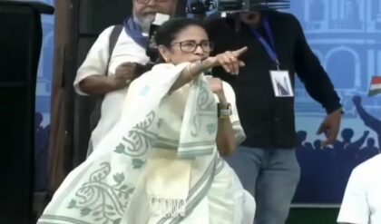 সবচেয়ে বড় চোর তো গদ্দার!” ভোটের মুখে মেজাজ হারালেন মমতা, বিজেপি নেতাদের বাড়ির ঠিকানায় কী পাঠানোর নিদান দিলেন?