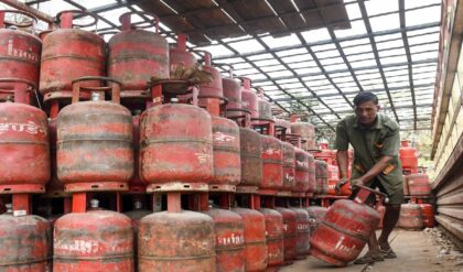 হরমুজ প্রণালীতে যুদ্ধের আগুন, সিলিন্ডার পেতে হাহাকার ভারতে! বাণিজ্যিক গ্যাসে ব্যাপক কাটছাঁট করল মোদী সরকার!