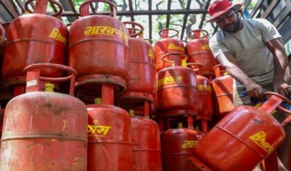 হরমুজ পেরিয়ে নিরাপদে ফিরল ভারতীয় জাহাজ! রান্নার গ্যাস ও তেলের জোগান ১০০% স্বাভাবিক; কালোবাজারি রুখতে দেশজুড়ে তল্লাশি!