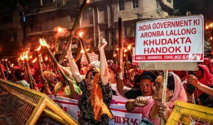 “৫ মাসের শিশুর রক্তে ভিজল মাটি!”-ফুঁসছে মণিপুরের ‘মেইরা পাইবিস’, স্তব্ধ জনজীবন