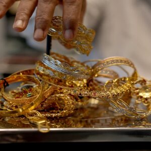 “১৮০০ টাকা সস্তা সোনা, ৫০০০ টাকার বেশি পড়ল রুপো”-সোনার বাজারে মহাধস!