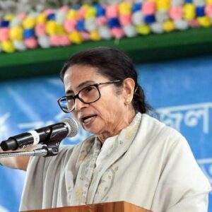 ১০ টাকার নোট না কি সাজানো নাটক? মোদির ঝালমুড়ি খাওয়া নিয়ে তোলপাড় বীরভূমের সভা!