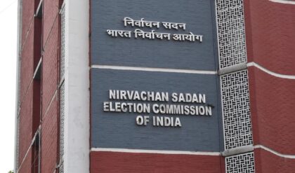 ভোটের মুখে কমিশনের ‘মাস্টারস্ট্রোক’! গ্রেফতারি পরোয়ানা নিয়ে থানাগুলোকে চরম সময়সীমা লালবাজারের