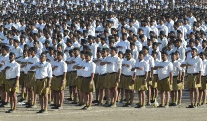 “মাইক নেই, মঞ্চ নেই”-তবুও ঘরে ঘরে পৌঁছে যাচ্ছে RSS!—কোন অস্ত্রে বিঁধছে ঘাসফুলকে?