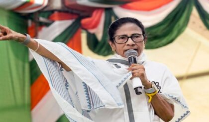 ১০ টাকার ঝালমুড়িও এখন লোক দেখানো? ব্যারাকপুরের সভা থেকে মোদিকে চরম কটাক্ষ মমতার!