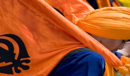 বিদেশের মাটিতে শিখদের দুই গোষ্ঠীর রণক্ষেত্র গুরুদ্বার! বন্দুক-পেপার স্প্রে নিয়ে হামলা, উত্তাল জার্মানি