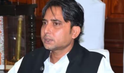 “স্ট্রংরুমের সিসিটিভি কেন বন্ধ?”-EVM-পাহারায় কেন্দ্রীয় বাহিনীর সঙ্গে তুমুল অশান্তি বায়রনের!