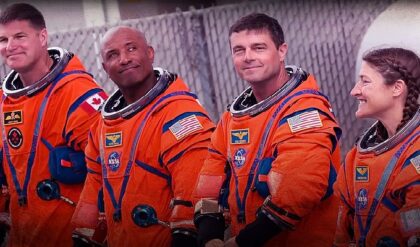 “মহাকাশে গর্জাল ৩২ তলার রকেট!”-পৃথিবীর মায়া কাটিয়ে চাঁদের কক্ষপথে মানুষ, কেন এই মিশন বিশ্বজুড়ে চর্চায়?